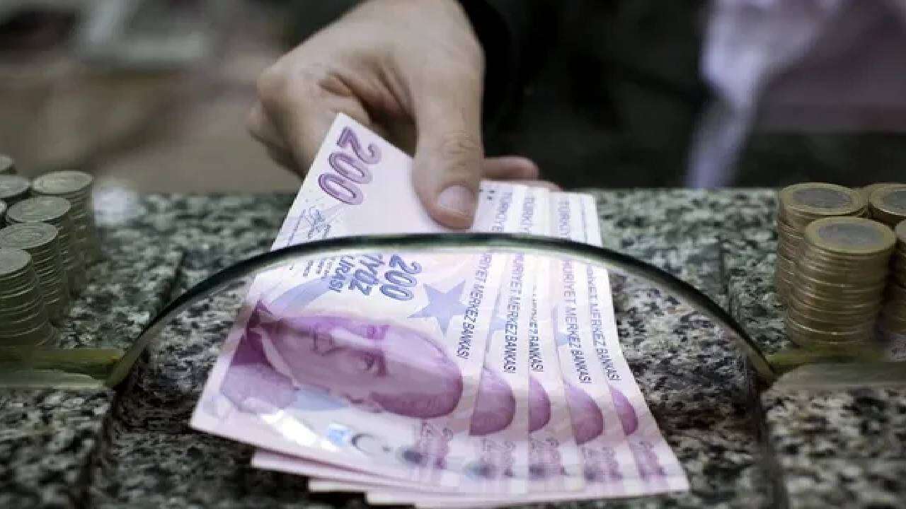 TBMM onayladı, hesaplara yatacağı gün belli oldu! En düşük emekli maaşı alanlara 3.552 TL fark ödemesi yapılacak 5